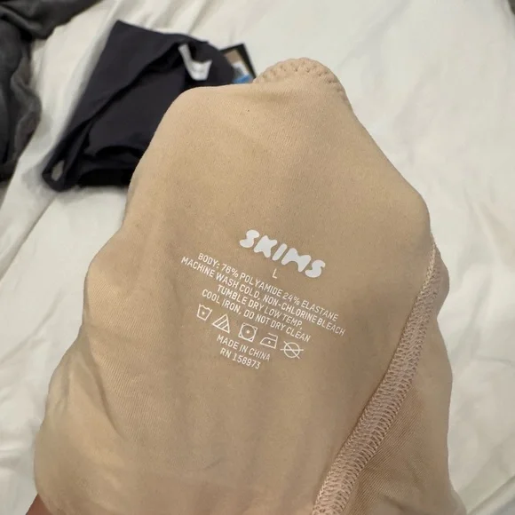 SKIMS Beige Sleeveless Top - Picture 3 of 3